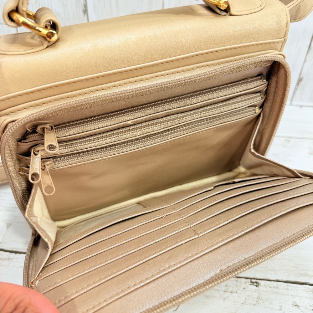 Vintage Tan 80s Faux leather Crossbody Hand bag purse With Mirror & Key Chain - Picture 9 of 13